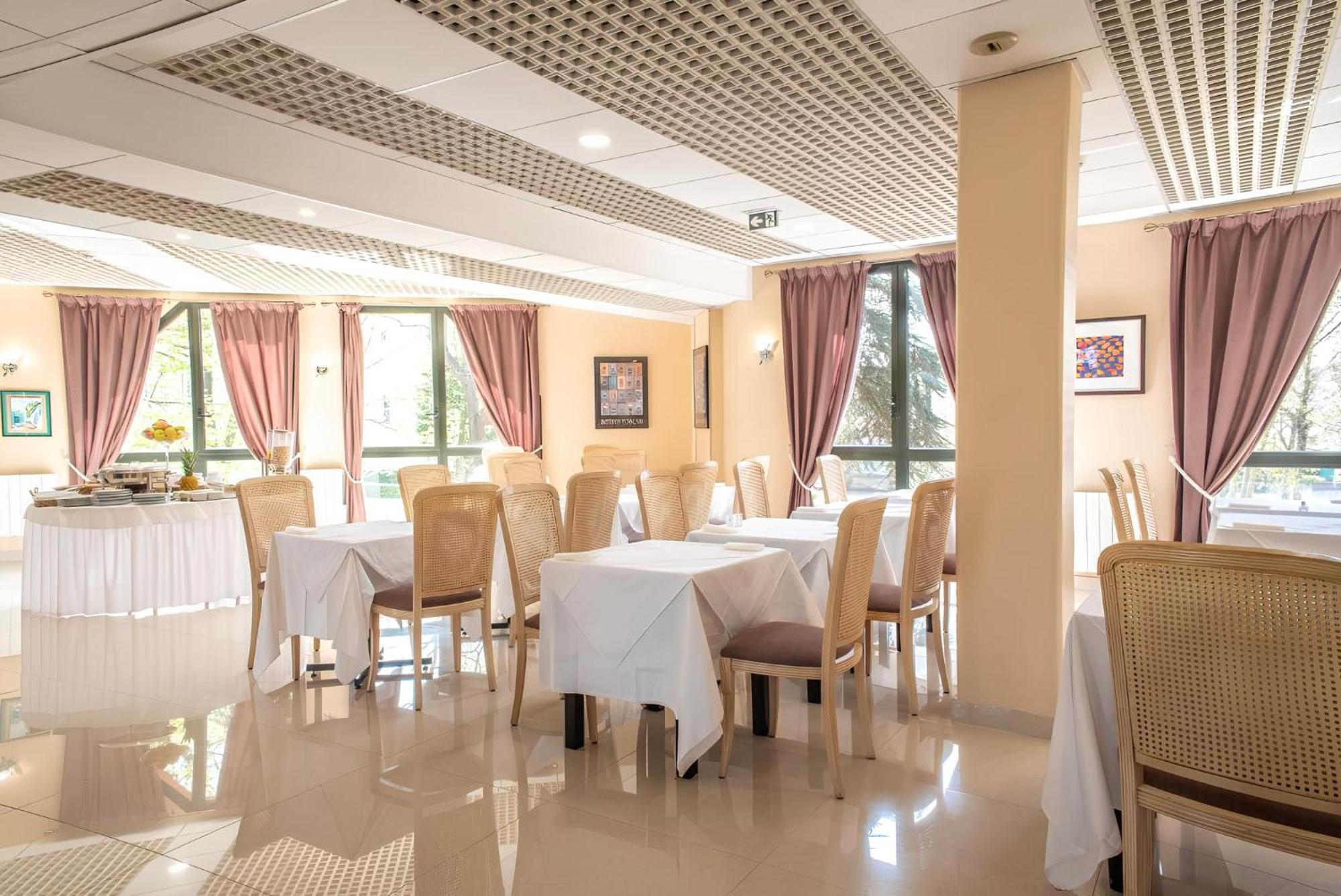 Hotel Garabel Plaisir Exterior photo