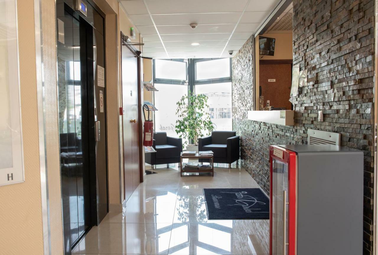 Hotel Garabel Plaisir Exterior photo